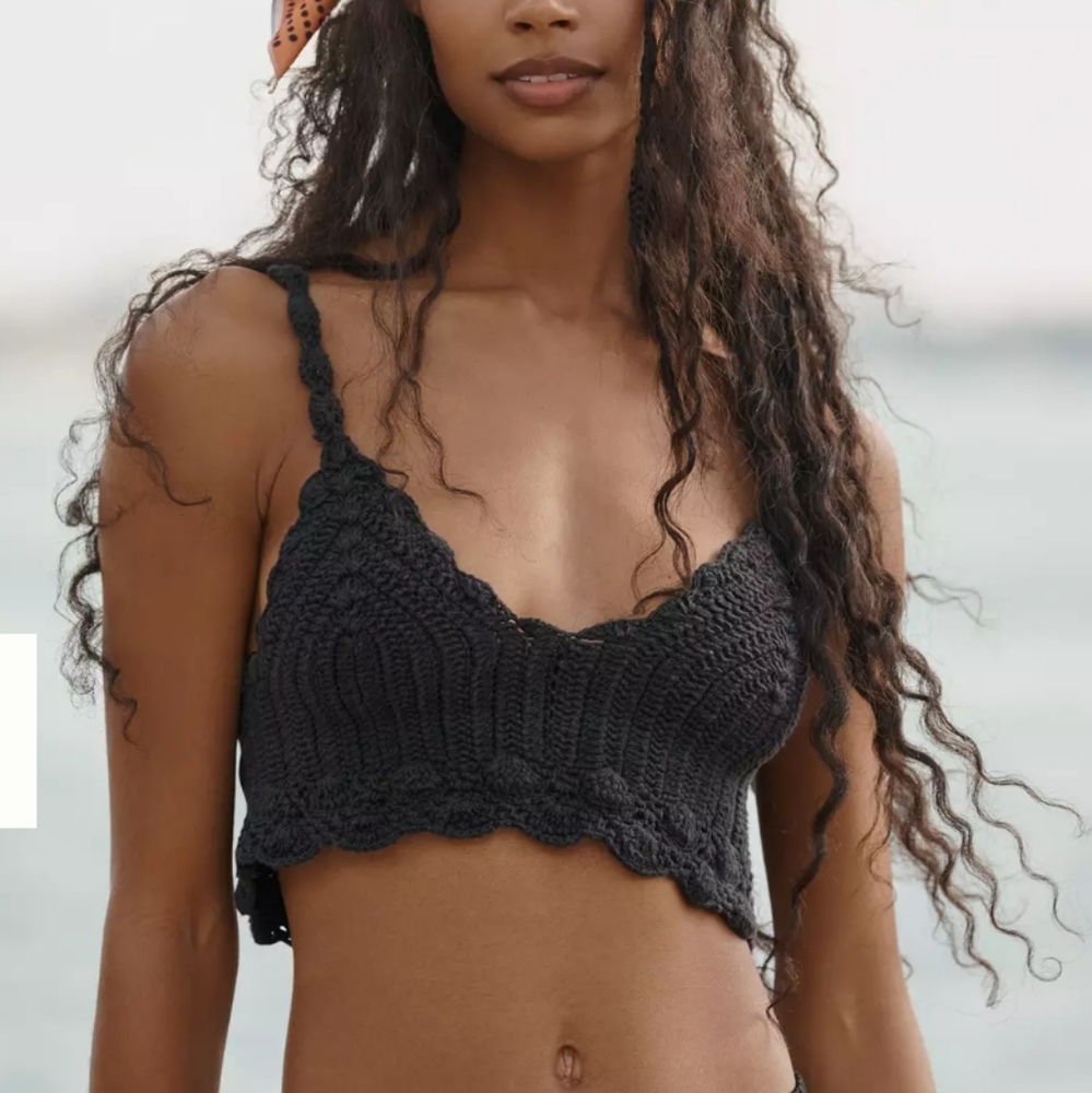 NWT Mahila V-Neck Crochet Crop Top